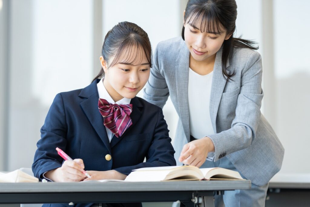 個別指導塾で学習する子ども